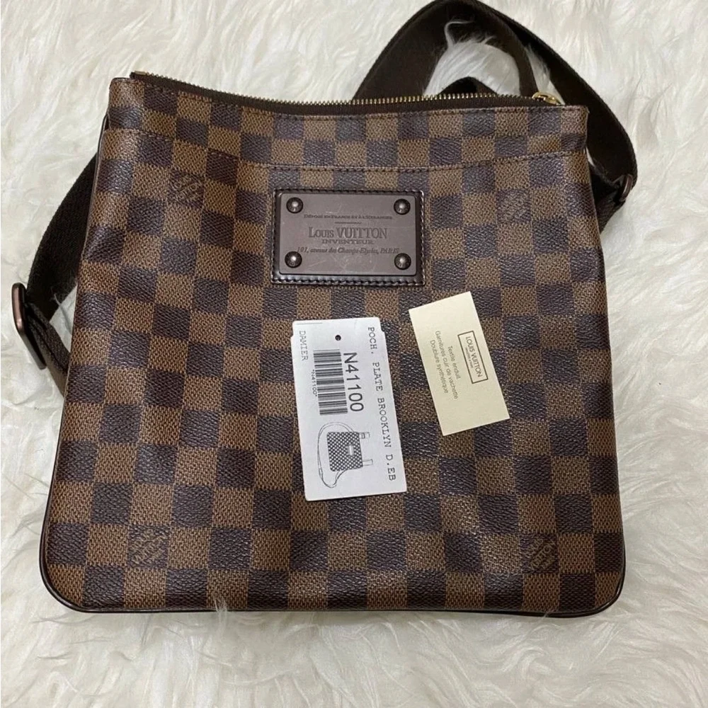Louis Vuitton 2010 Brooklyn Pochette Plate shoulder bag